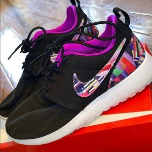***RARE Like new NIKE Roshe one print (GS)***